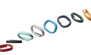 Contrairement au Flex, qui se compose d'un tracker et d'un bracelet dans lequel le glisser, le Jawbone Up se suffit à lui seul.